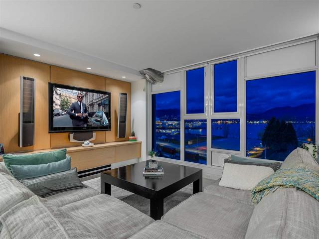 708 - 27 ALEXANDER STREET