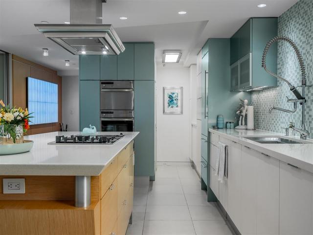 708 - 27 ALEXANDER STREET