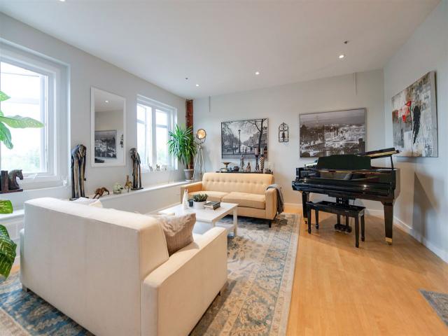 225 - 2556 E HASTINGS STREET