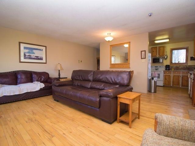 2886 Penetanguishene Rd