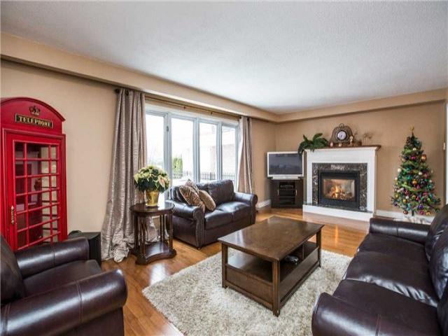 448 Mooney Cres