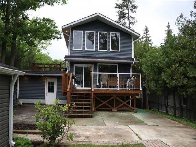 1027 Mosley St