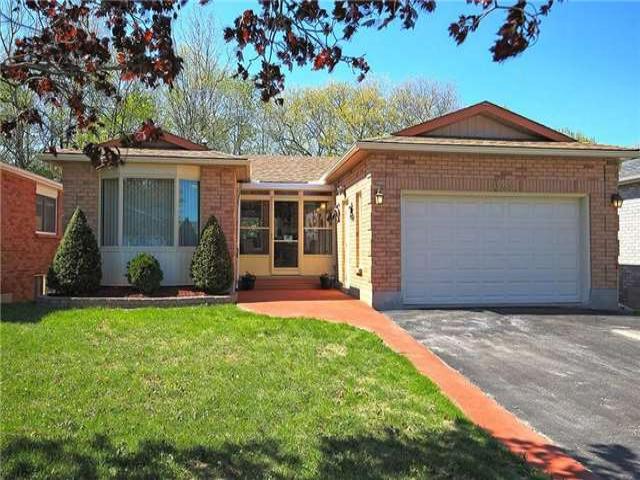 1025 Dina Cres