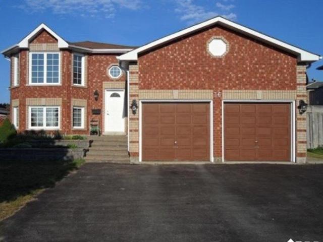 36 Douglas Dr, Unit Lower