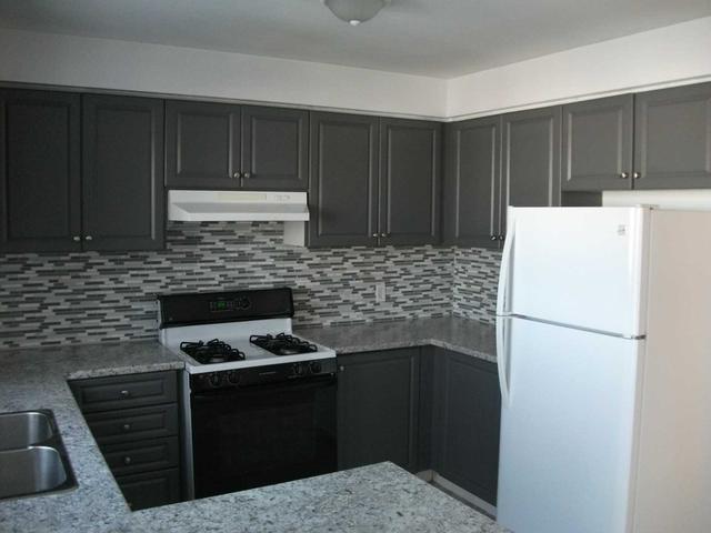 302 Livingstone St W