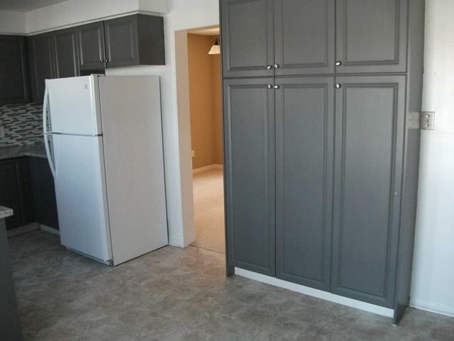 302 Livingstone St W