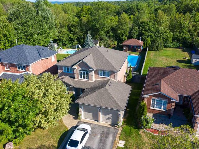 18 Kenwell Cres