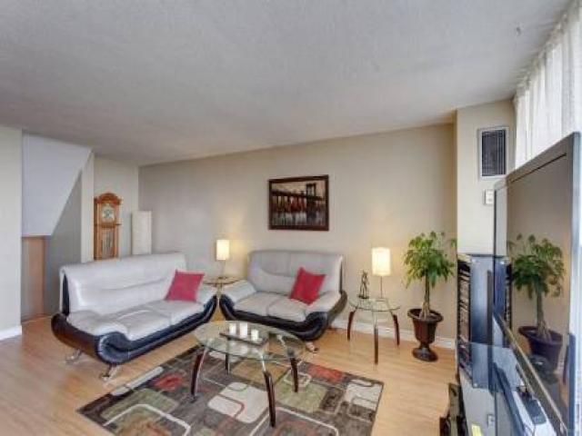 1911 - 11 Wincott Dr