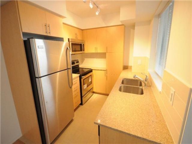 1017 - 800 Lawrence Ave W