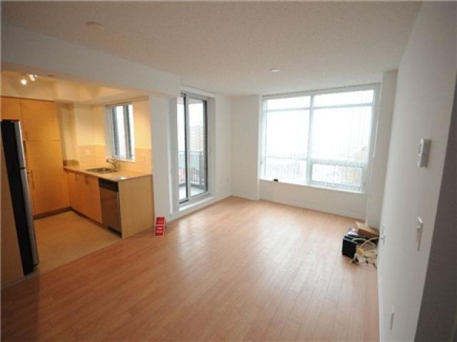 1017 - 800 Lawrence Ave W
