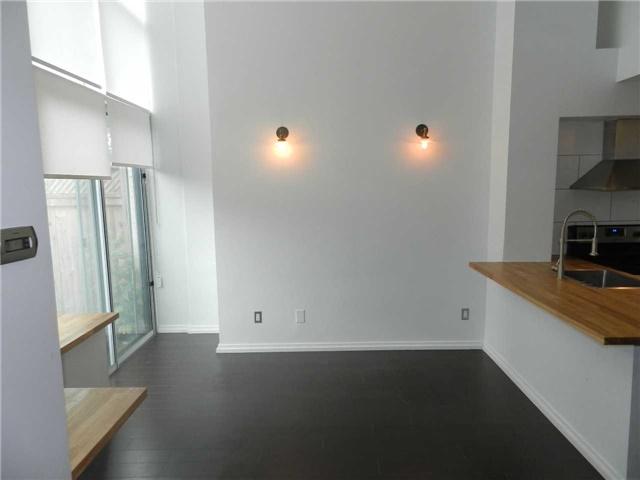 111 - 250 Manitoba St