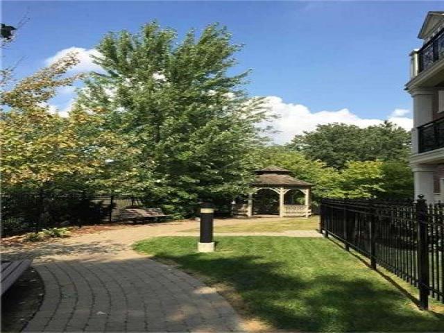 202 - 3351 Cawthra Rd