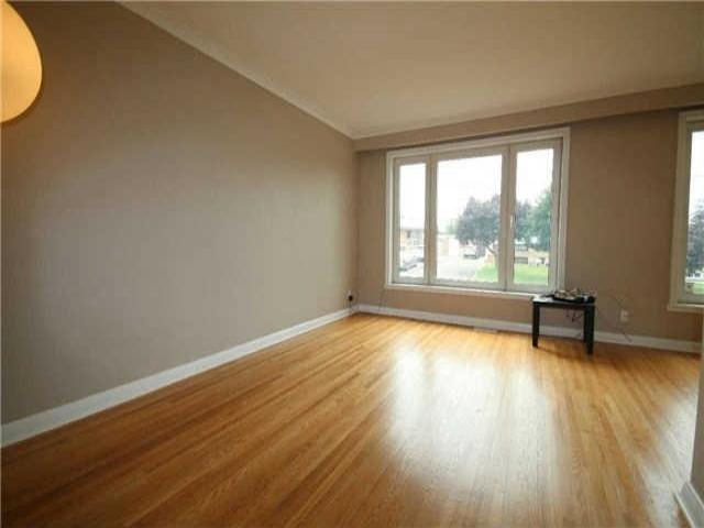 40 Del Ria (Main Floor) Dr