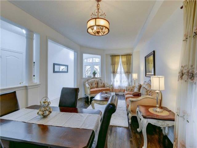 35 Newington Cres