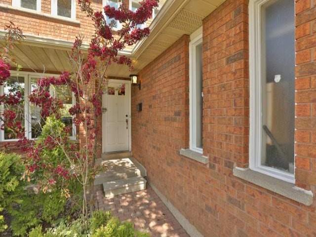 4376 Wakefield Cres
