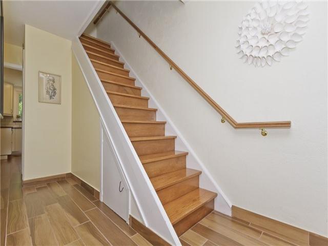 8 Warren Cres