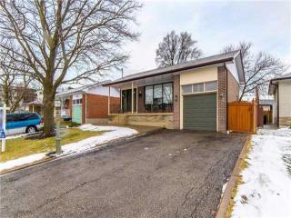 8 Hackmore Ave