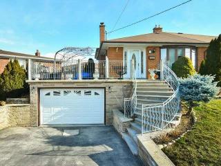 25 Goldcrest Blvd