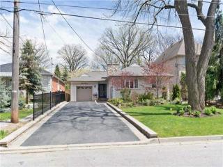 27 Treelawn Pkwy