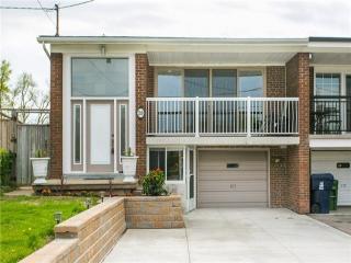 28 Goldcrest Blvd