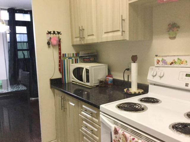 302 - 3105 Queen Frederica Dr