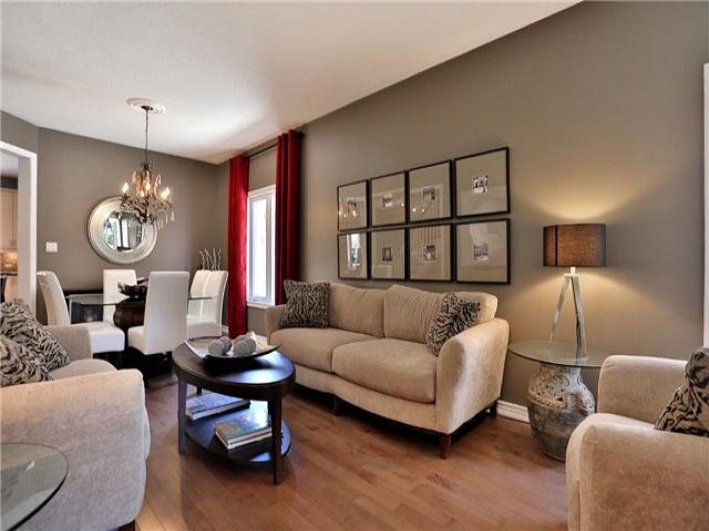 2393 Blue Holly Cres