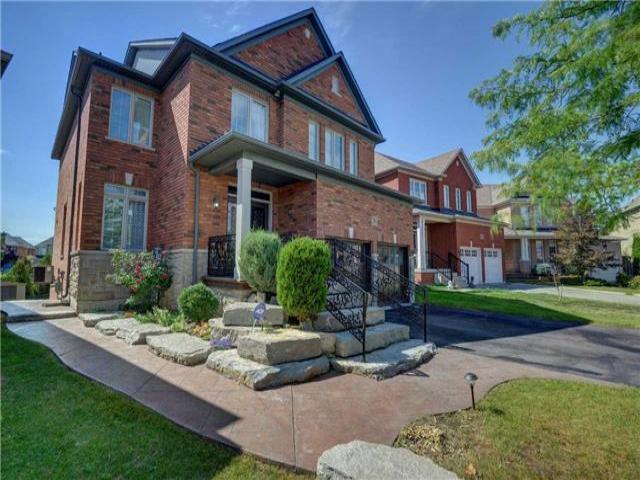 26 Laurentide Cres