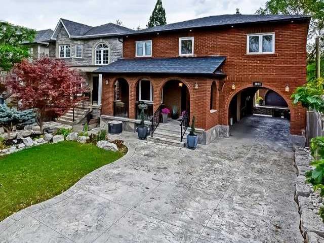 1075 Glengrove Ave W