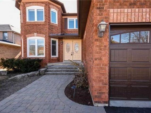 18 Nixon Cres