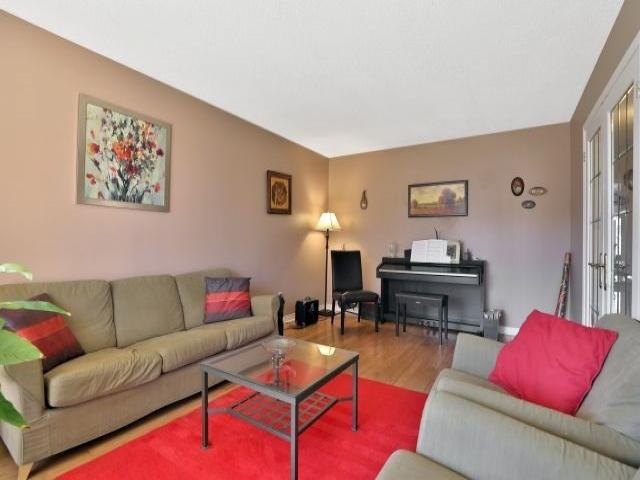 1295 Roseberry Cres