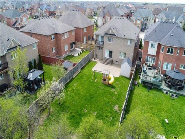 27 Maisonneuve Blvd