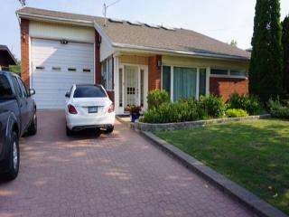 8 Jacinta Dr