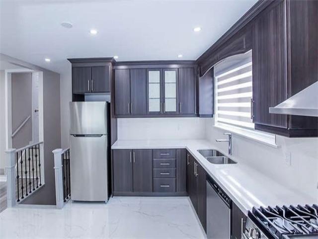 83 Fallingdale Cres