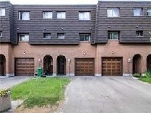 72 Darras Crt