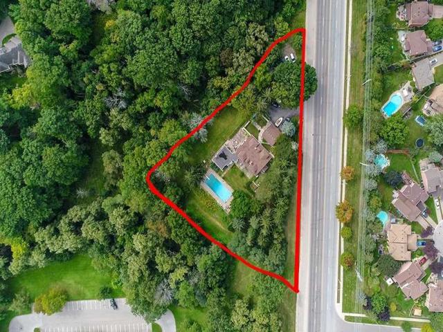 900 Lakeshore Rd W