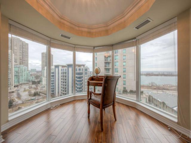 2111 Lakeshore Blvd W, Unit 1102
