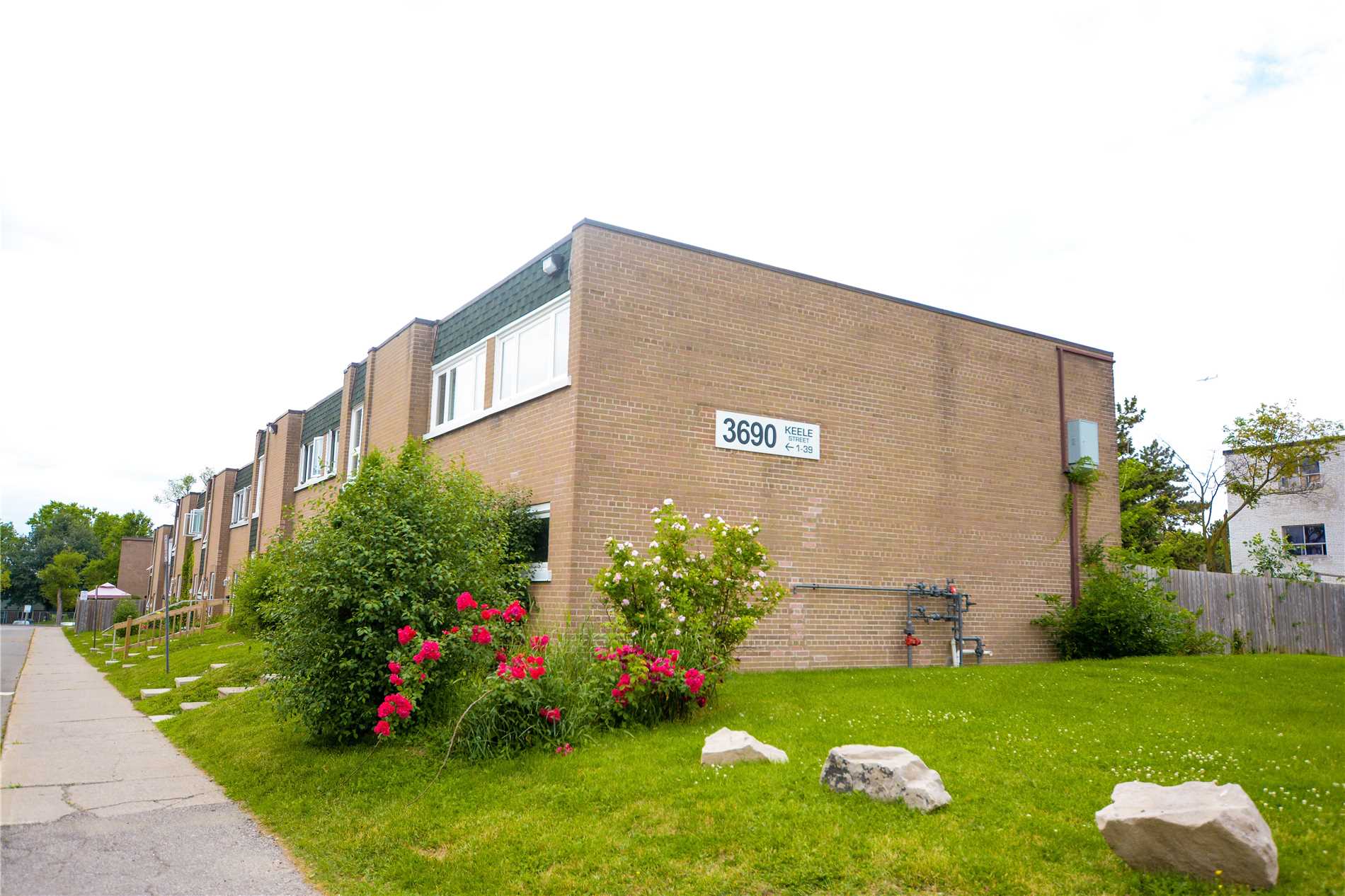 7 3690 Keele St, North York Sold, W4505023 Condos.ca