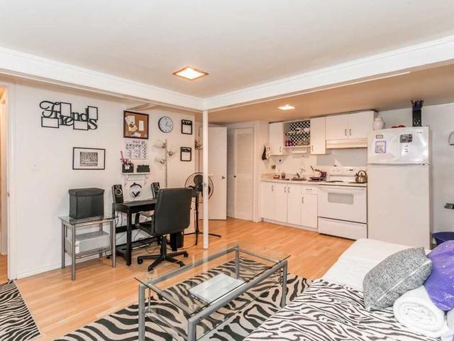 4 Hallcrown Crct
