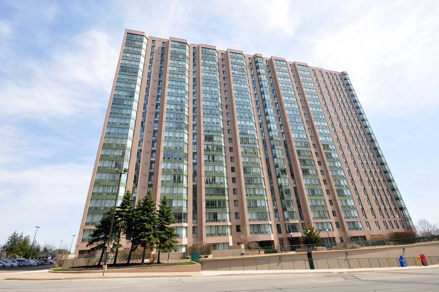 1015 115 Hillcrest Ave, Mississauga Sold, W4509268 Condos.ca