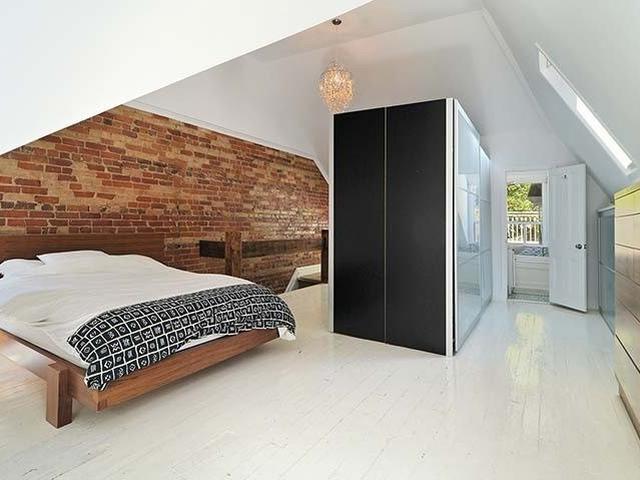 48 Leopold St