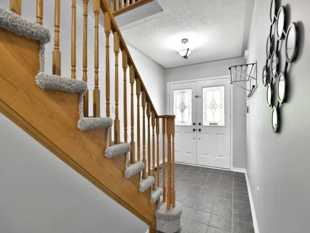 24 Dills Cres
