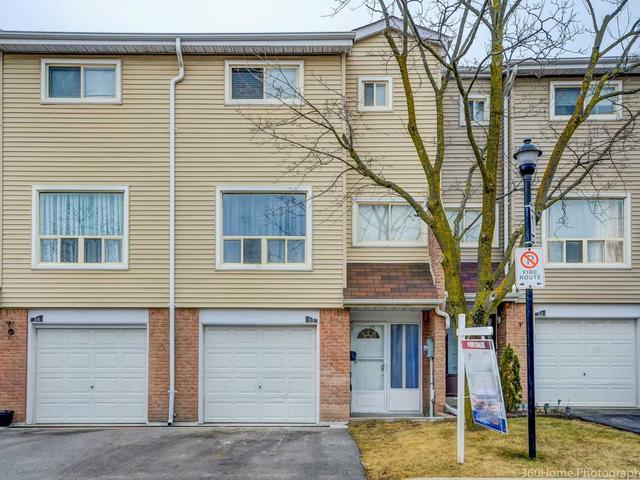 33 Enmount Dr