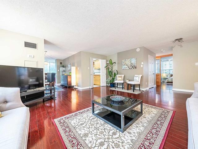 3650 Kaneff Cres, Unit 207