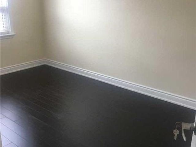 Upper - 30 Dittmer Cres