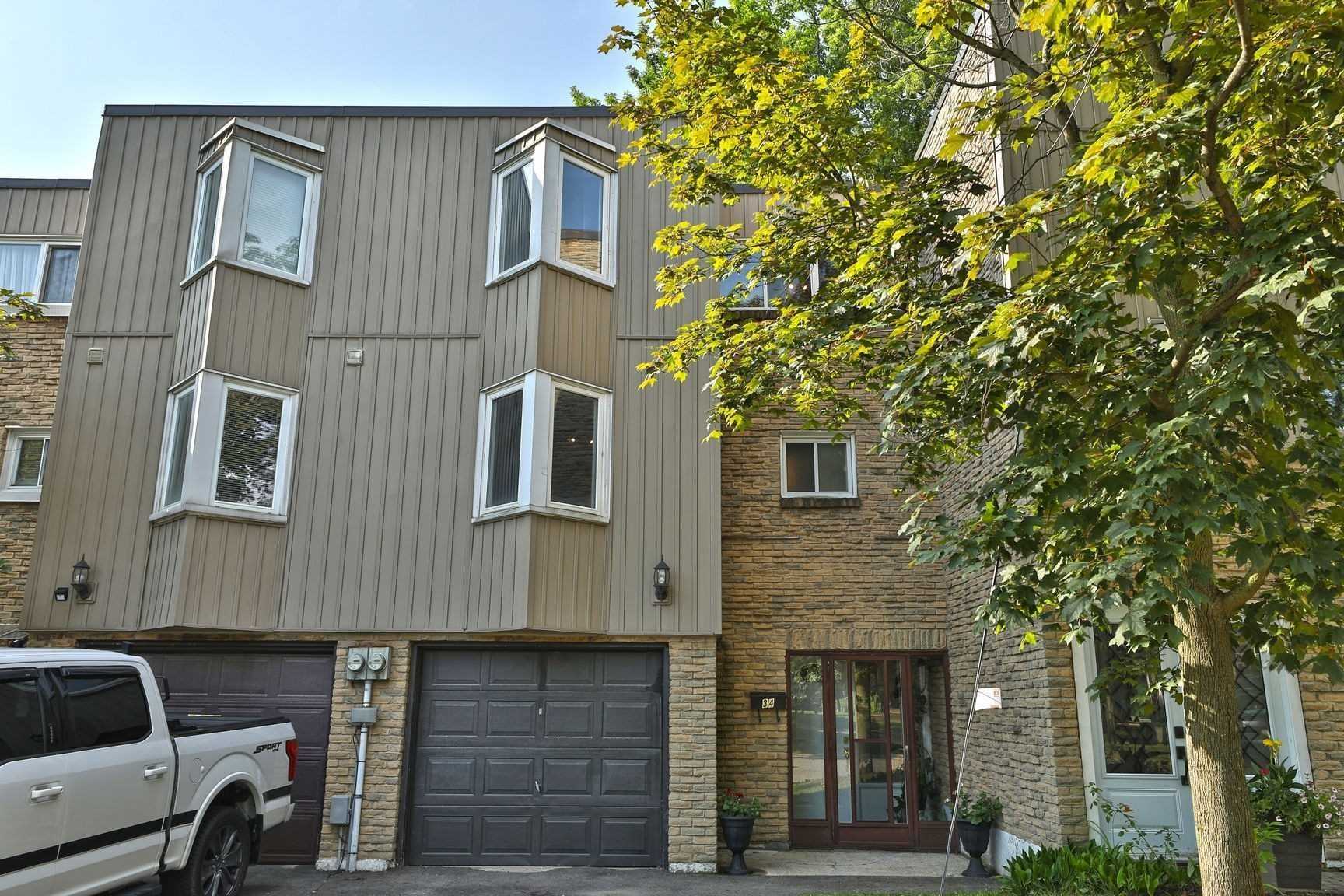 34 400 Bloor St, Mississauga Sold, W4554367 Condos.ca