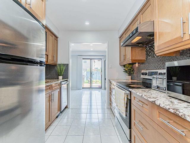 12 Thorntree Cres