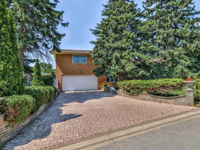 1 Erinbrook Crt