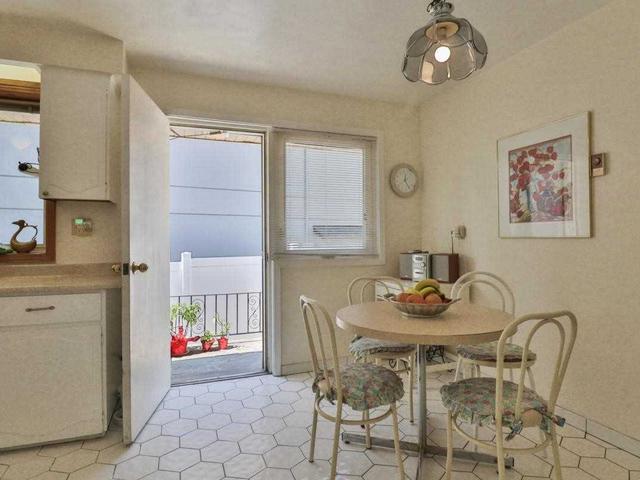 1 Erinbrook Crt