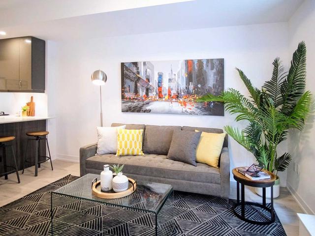 38 Howard Park Ave, Unit 213