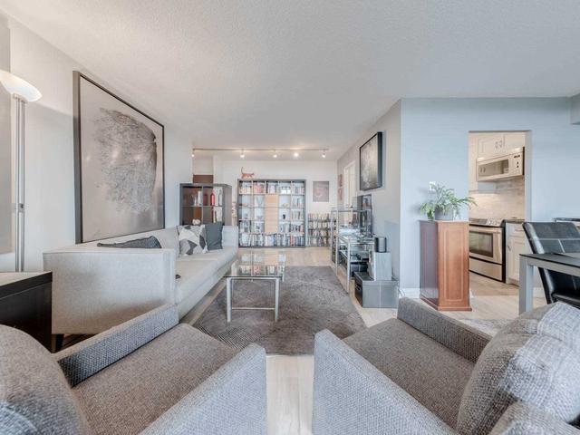 1106 - 100 Quebec Ave